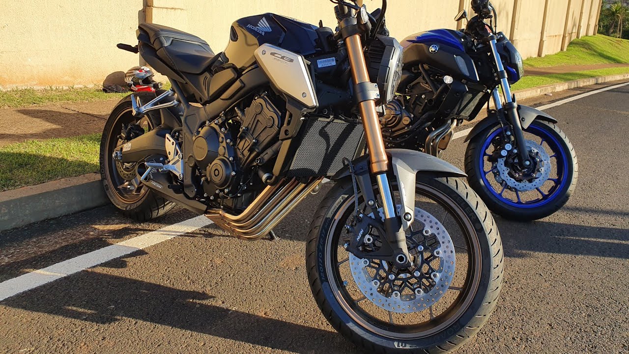 andando na CB 650R e na MT07 pra sentir as diferenças