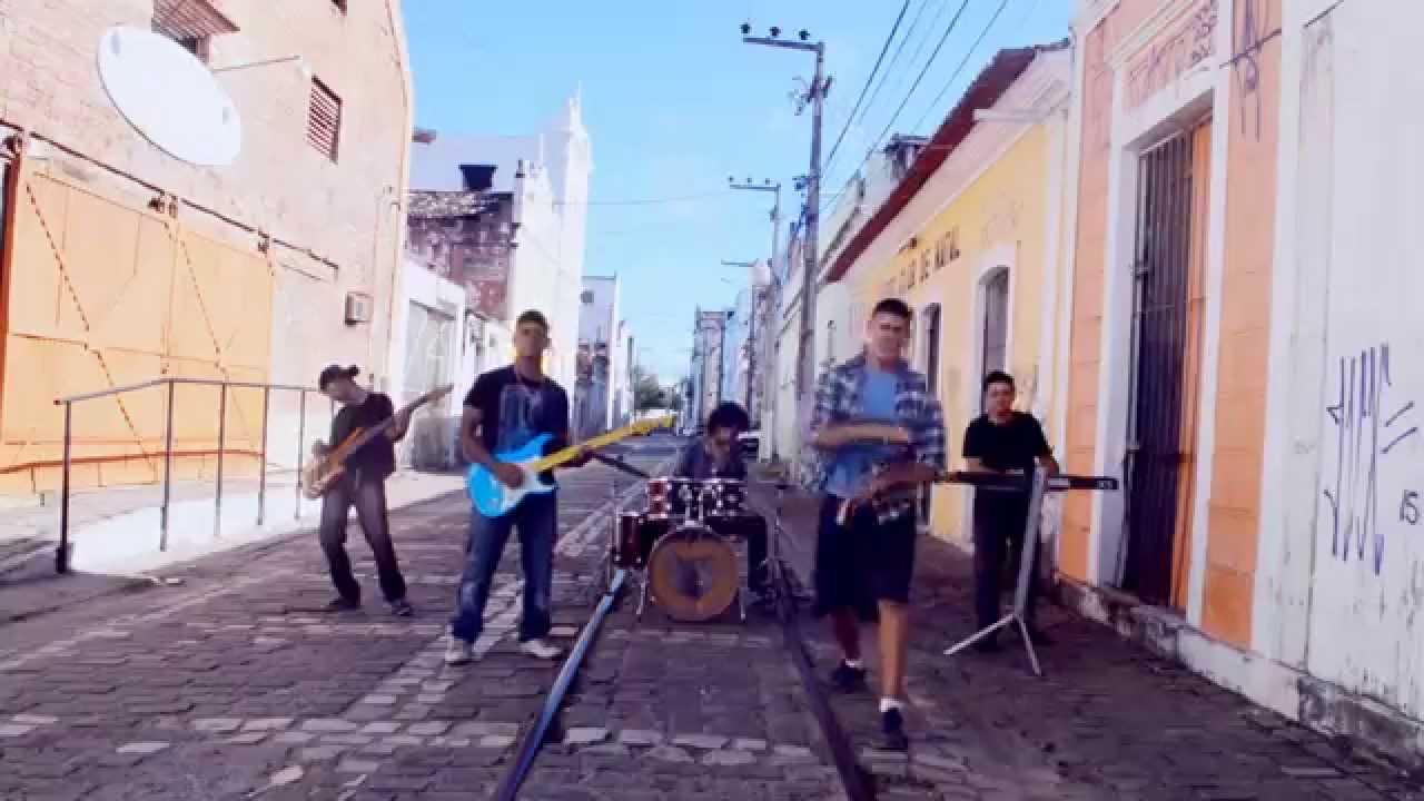 Distor&ccedil;&atilde;o 011 - Sigo Em Frente (Clipe Oficial)