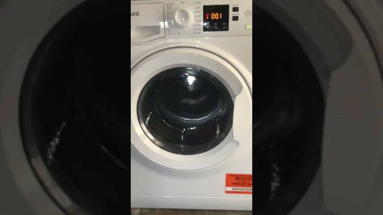 My Hotpoint NSWM 843C W UK N INVERMOTOR 8kg 1400 Spin Washing Machine on Final Spin.