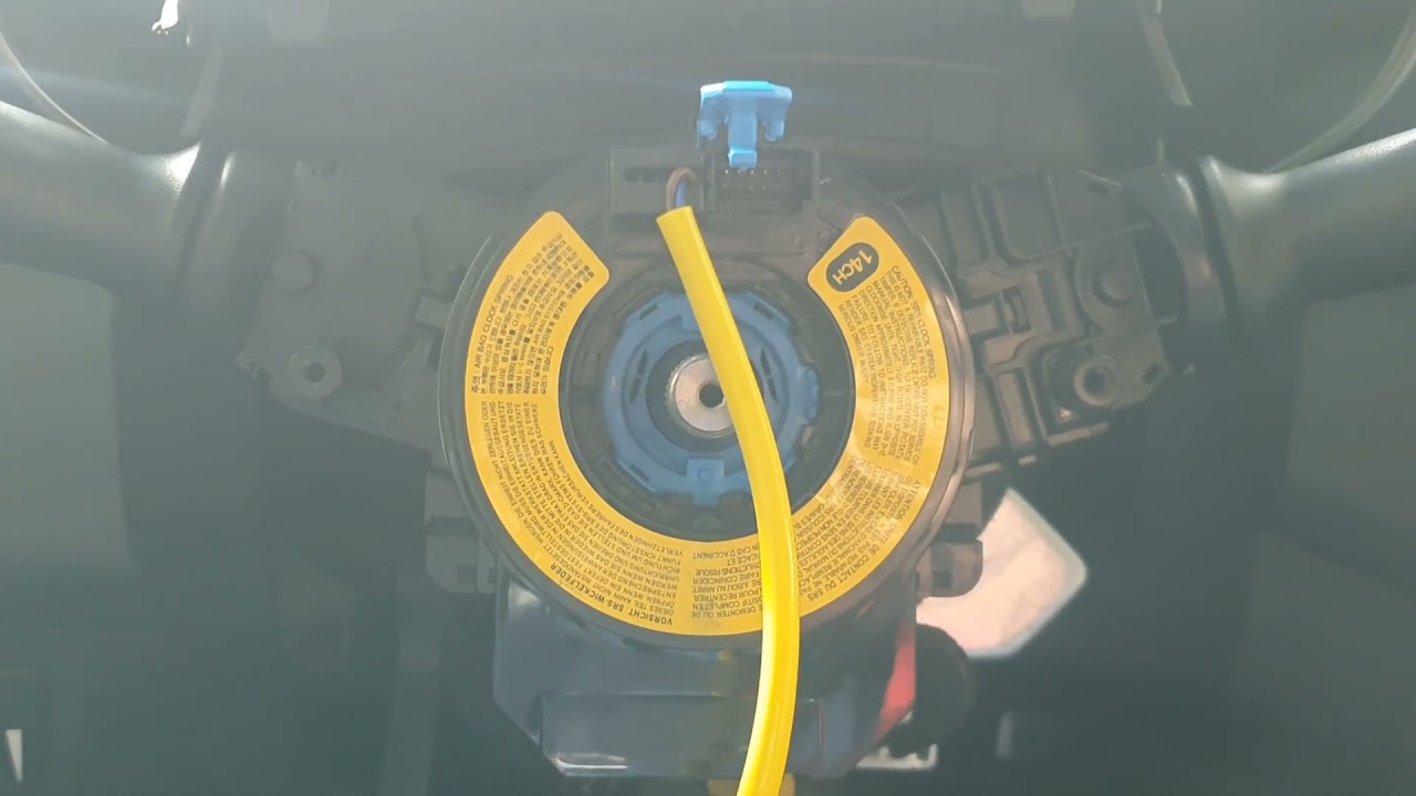HIUNDAY -Defeito B1346.  Luz do airbag acesa e buzina não funciona. Cinta do air bag com defeito.