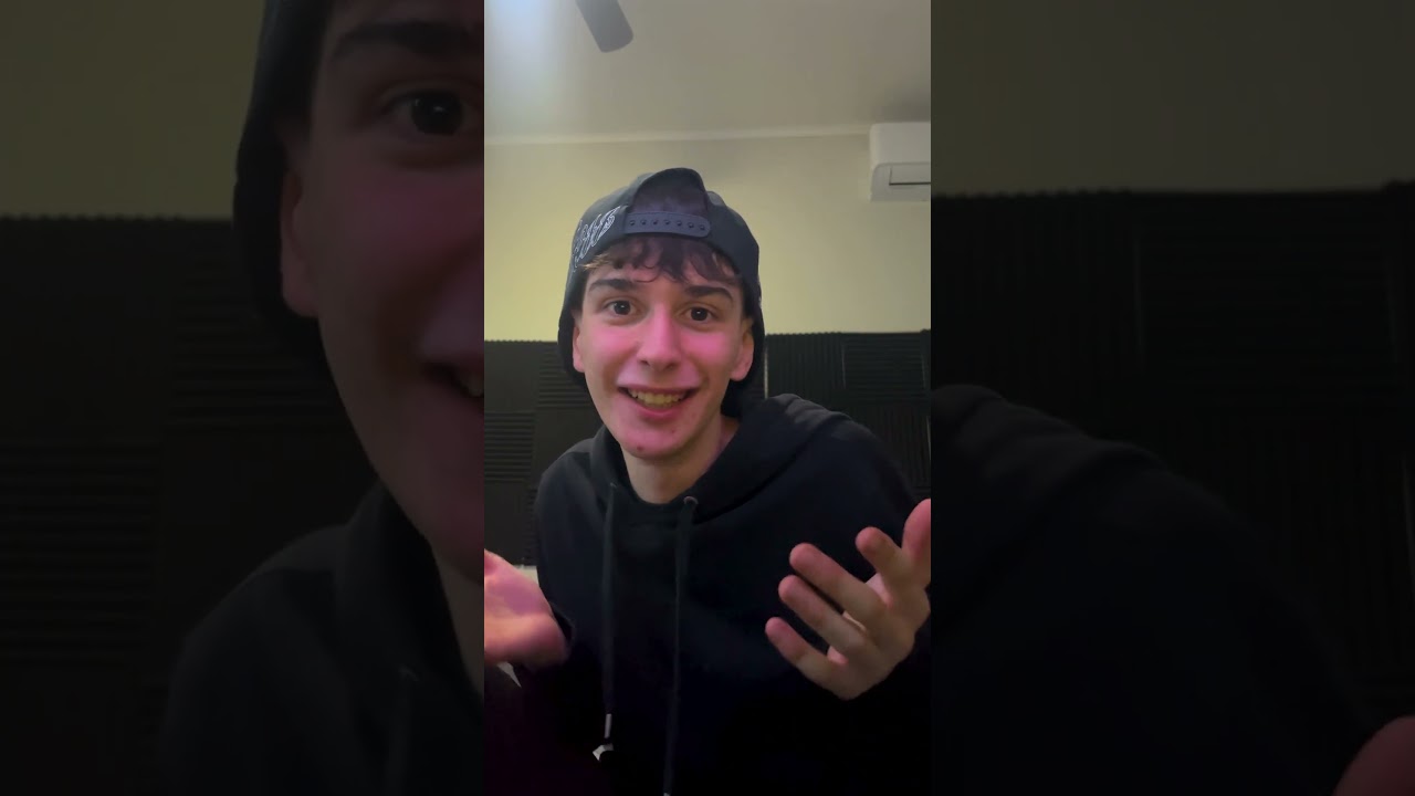 Possiamo taggare tutti Renato Zero? (Non è uno scherzo)😂 Controllate 