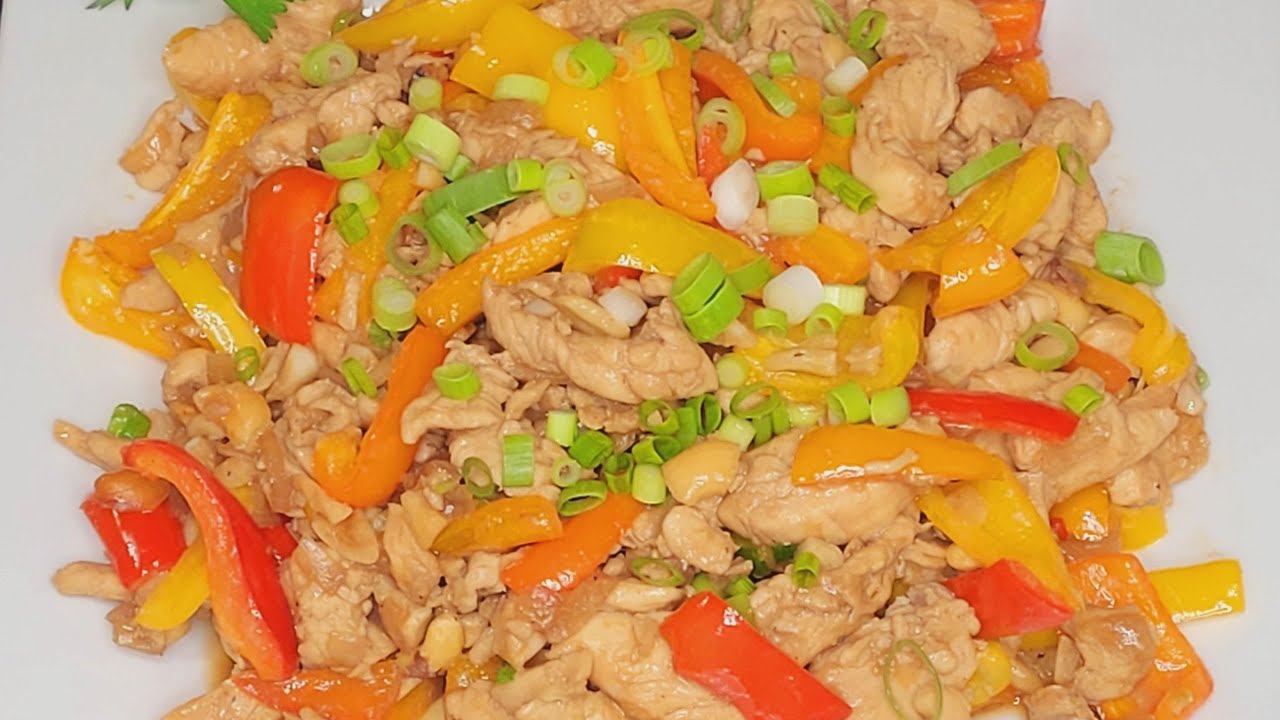 Hungry for a new chicken dish? Try this delicious cashew chicken stir fry with sweet peppers!