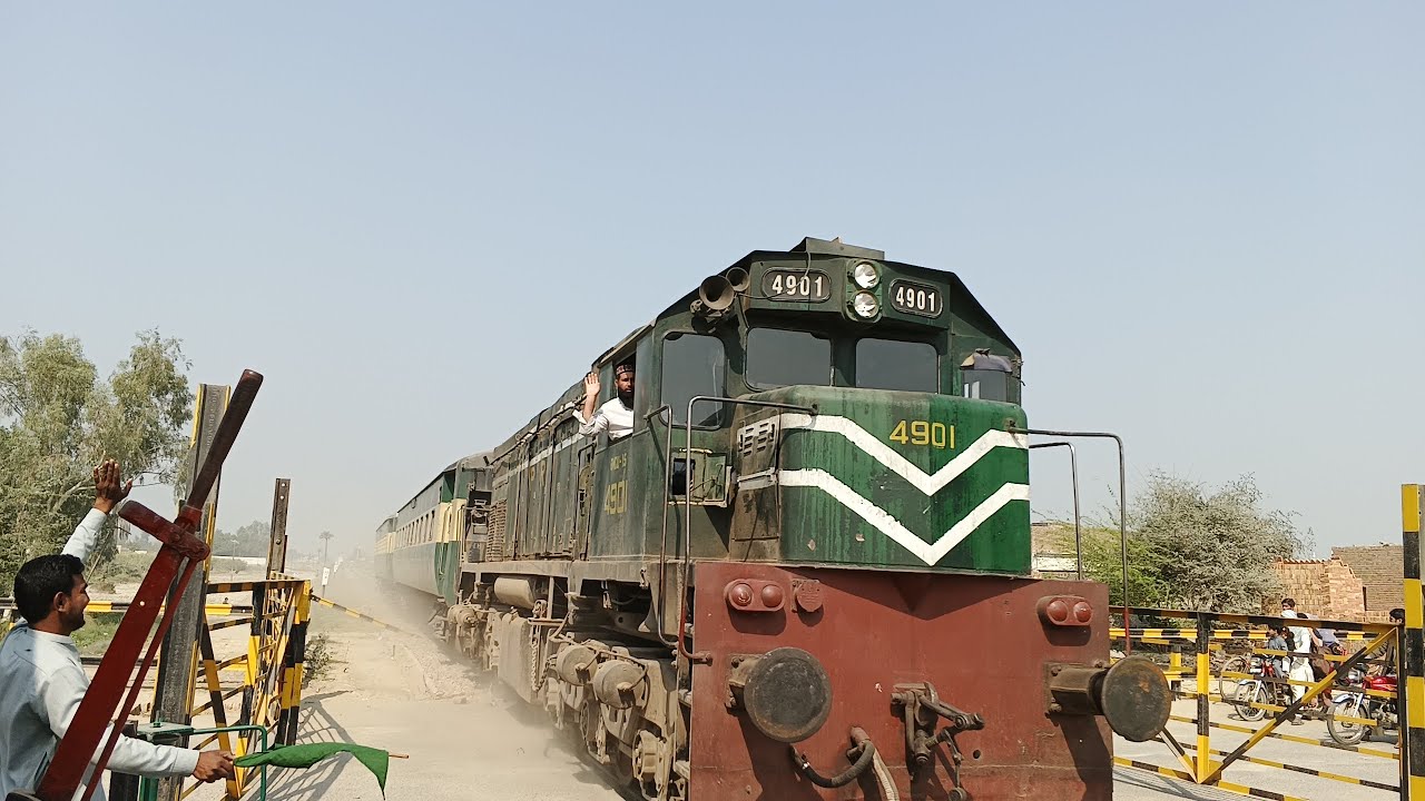 Shuttle Train With Very Special Locomotive Gmcu 15 4901||Reaching Sanawan with Sweet Whistle 