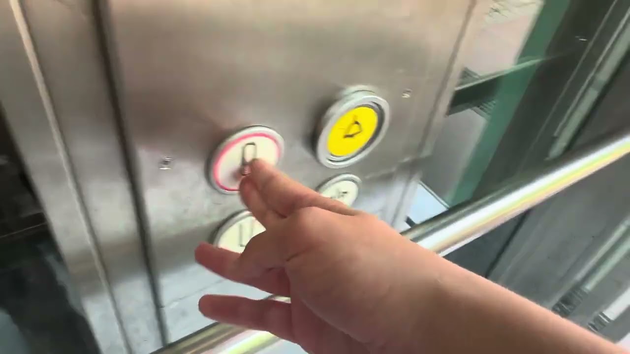 Aufzug im U-Bahnhof Ruhbank (Fernsehturm) in Stuttgart