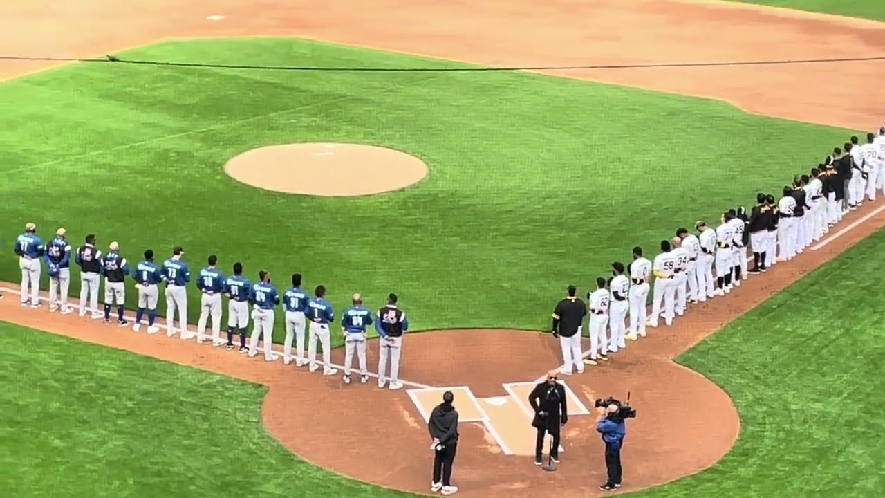 Rubby Perez Canta en Himno de la Repunlica Dominicana En serie de Titan