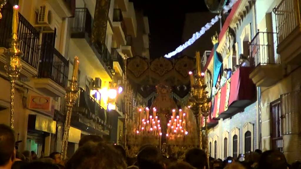 Procesión Extraordinaria de la Esperanza Coronada de Huelva - Sevillanas y petaladas en Alfonso XII