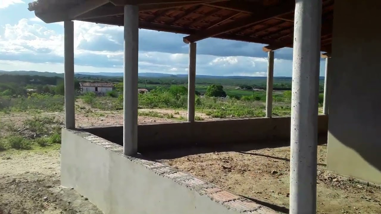 casa de s&iacute;tio, com varanda.