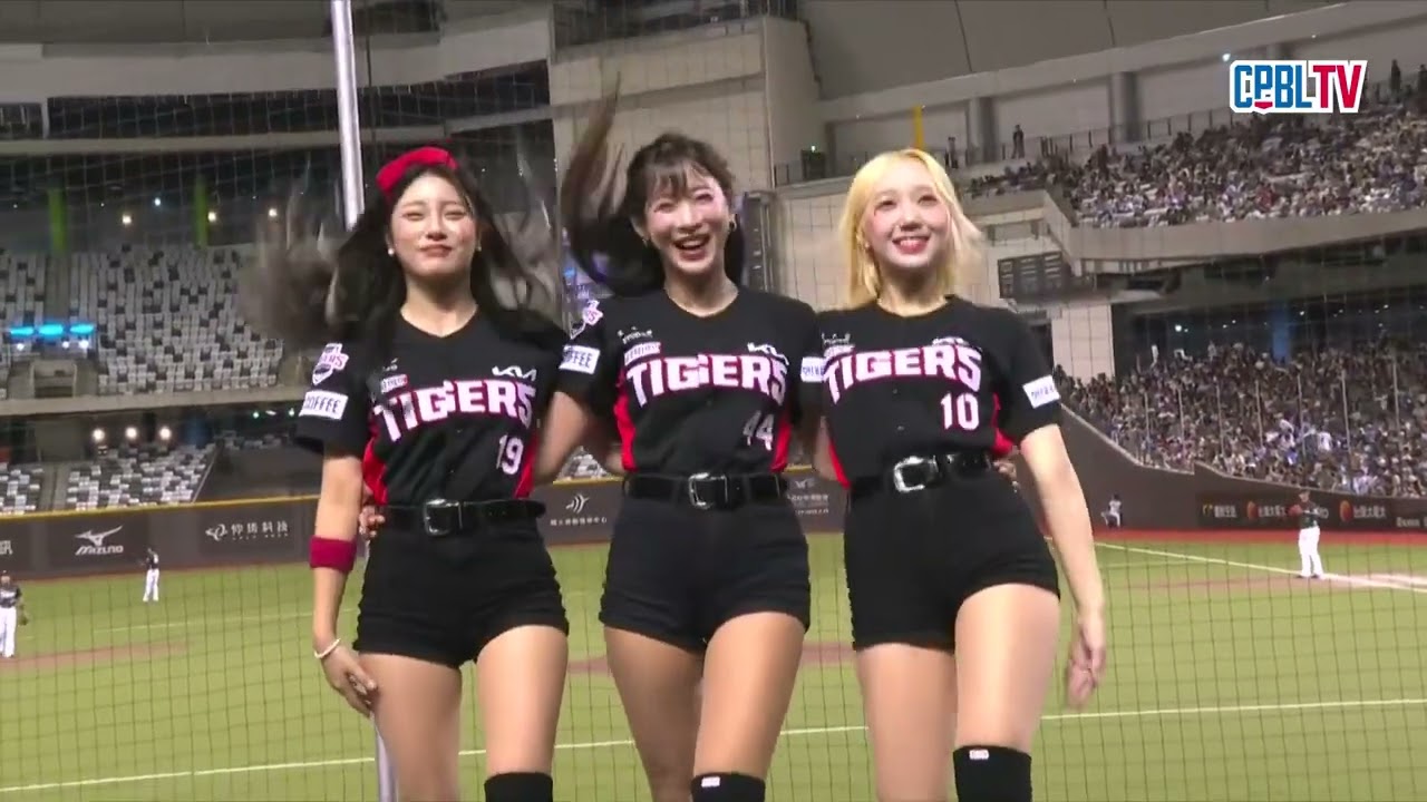 07/27 台鋼 VS 富邦 局間，起亞虎啦啦隊帶來精彩的表演