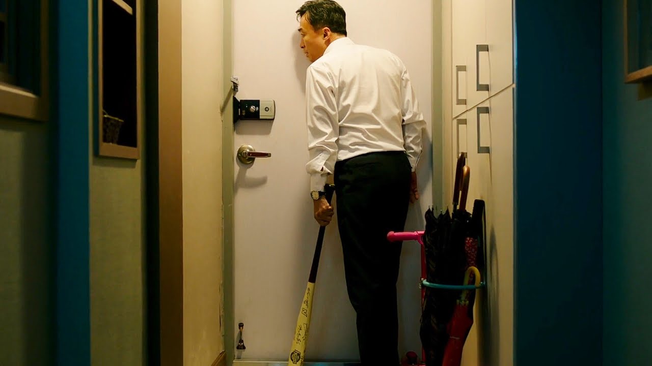 He witnessed a murder at 2 AM. By 3 AM, the killer was at his door. [Movie Recap]