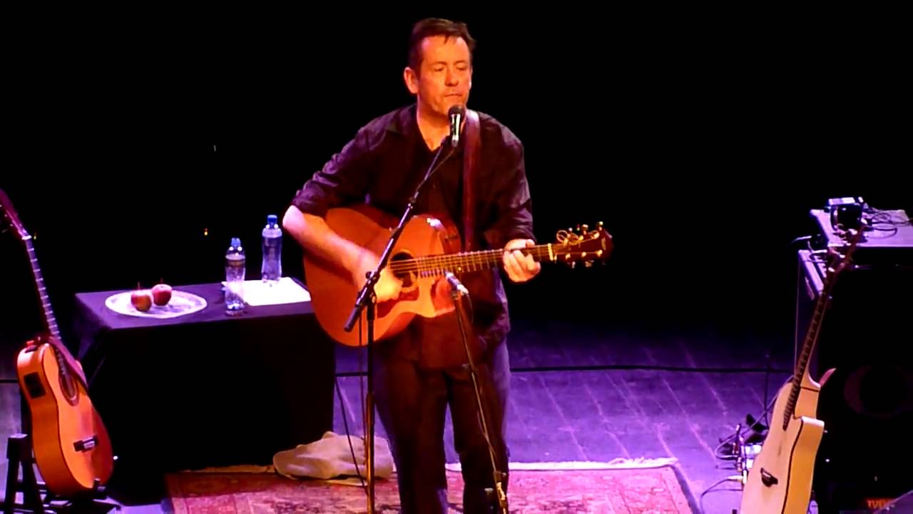 Luka Bloom 19. Don't Be Afraid Of The Light That Shines Within You - Tivoli