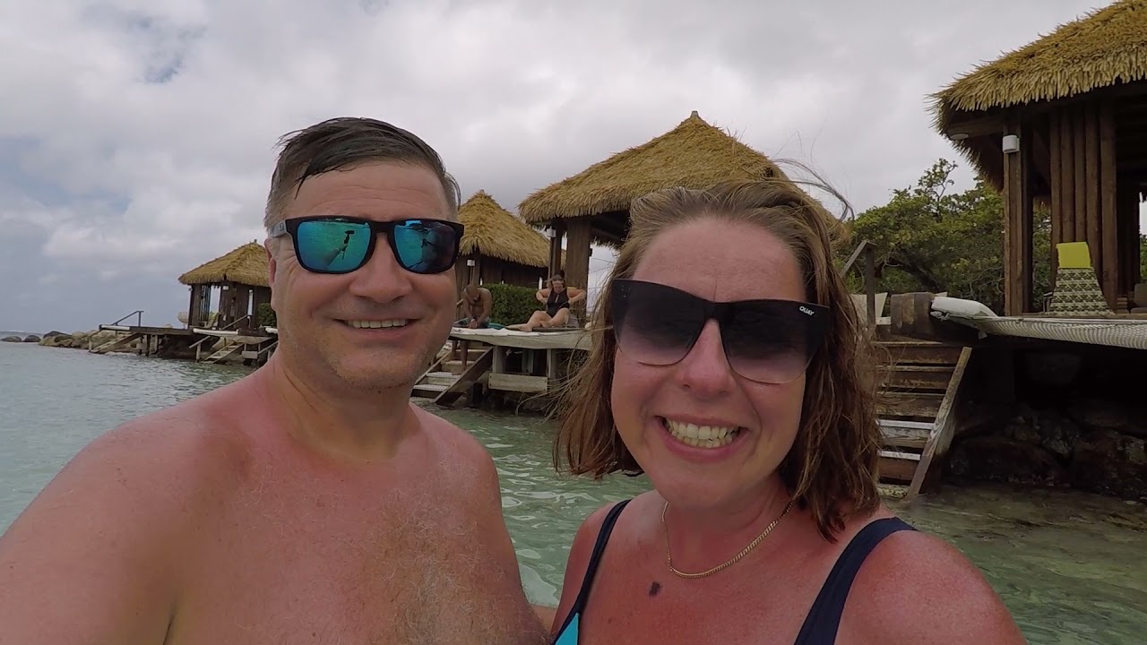 Renaissance Aruba private island cabana 02