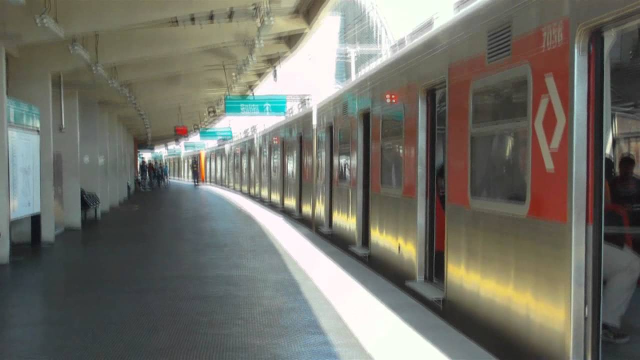 Pociag podmiejski CPTM CAF 7000 w Sao Paulo (Brazylia)