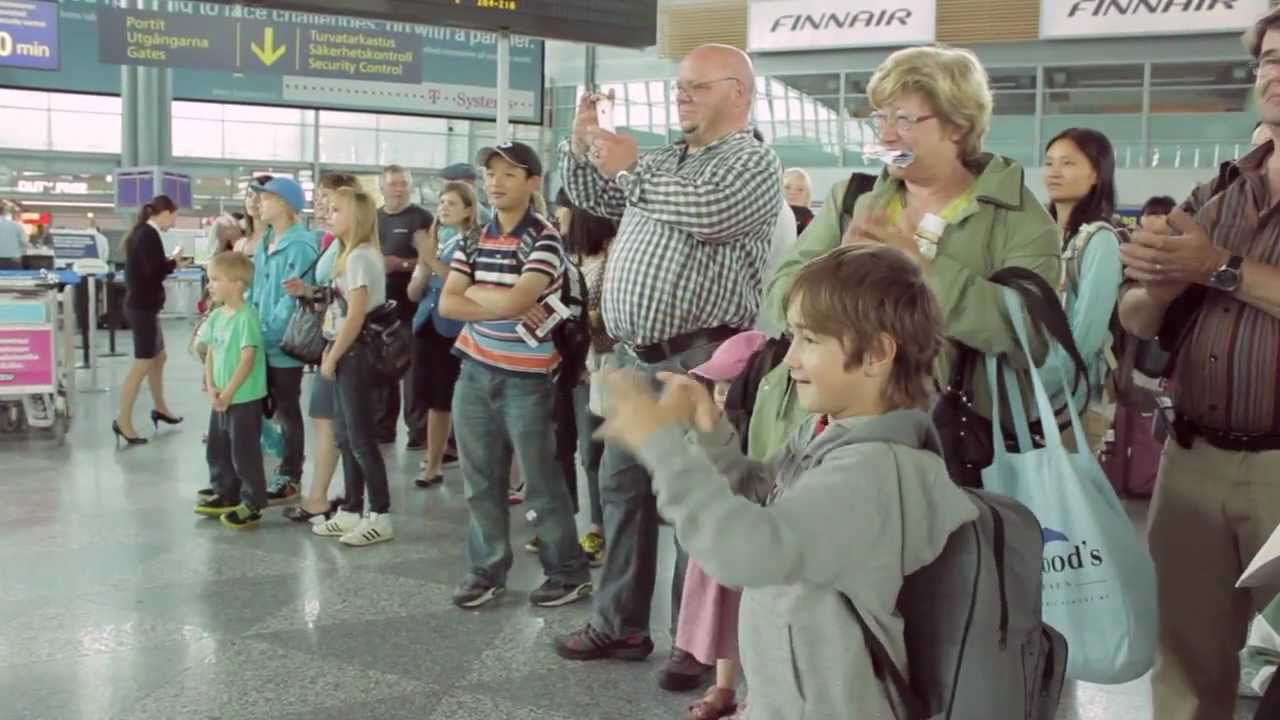 Madagascar 3 FlashMob Helsinki-Vantaalla
