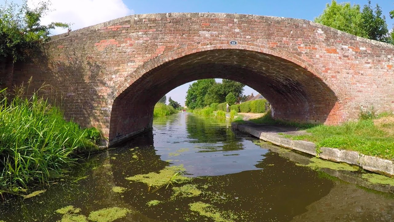 59. Getting stuck in weeds on the beautiful Chesterfield Canal