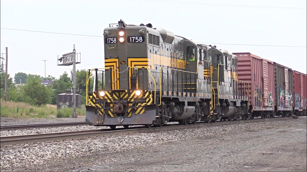 60 Year-Old Diesel Locomotives Kept this Michigan Railroad Moving! (2014)