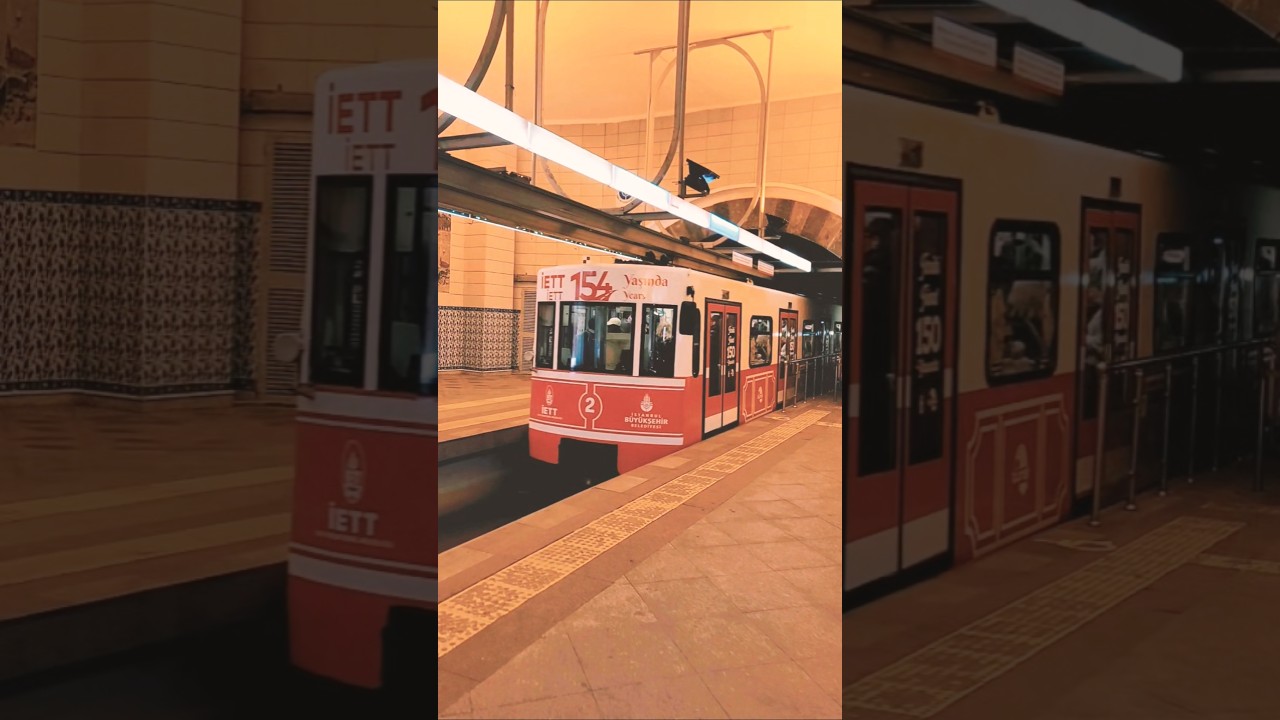 🚞 FUNICULAR TRAIN LEAVING KARAKOY STATION – 🇹🇷 ISTANBUL, TURKEY 