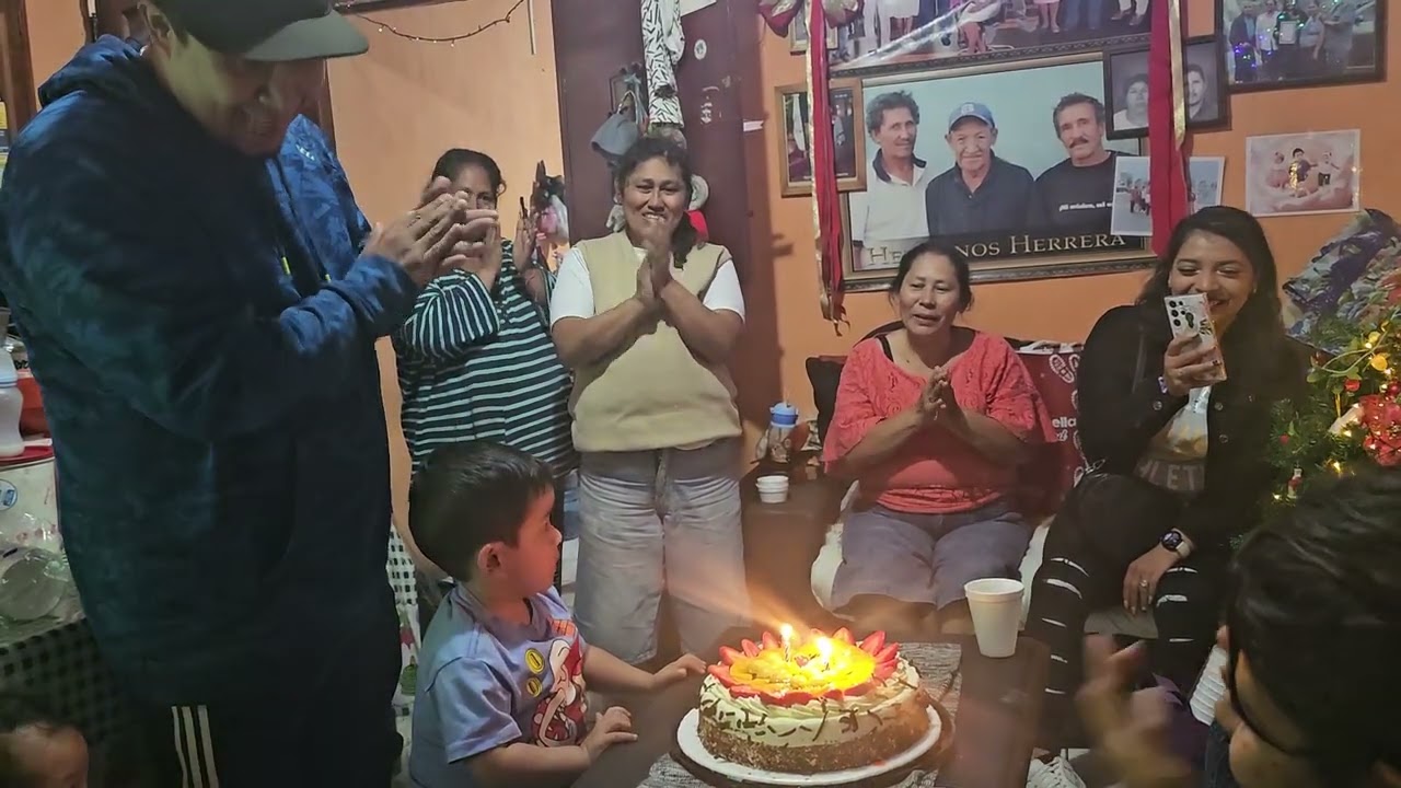 Pastel de. Los dos años DE EITHAN