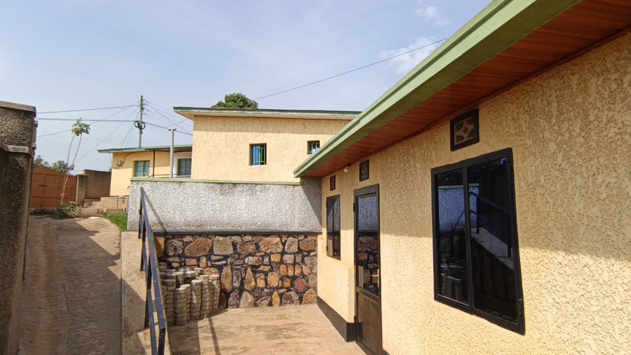 IGIPANGU 833sqm KIRI KWINJIZA 1.5M KIGURISHWA GIHENDUTSE CYANE  KUMUMENA INYAMIRAMBO 0786779769