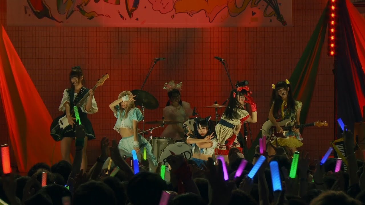 バンドじゃないもん！「Q.人生それでいいのかい？」(Live@代々木公園野外ステージ)