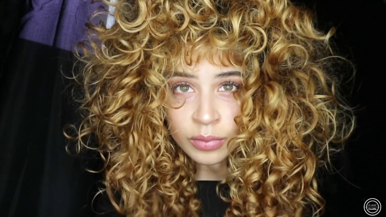 Hoe refresh ik mijn krullend haar ? - Jo-Anne Dani&euml;lle