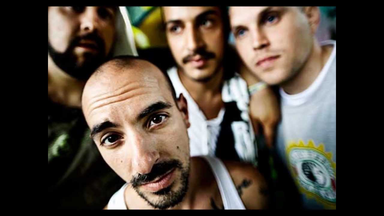 Labyrint Ft. Dani M - L&auml;s p&aring;
