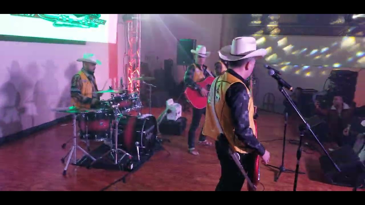LOS CUATES DE SINALOA EN EL MAJESTIC HALL MASPETH NY 12/9/22 CHINANTLA ENT