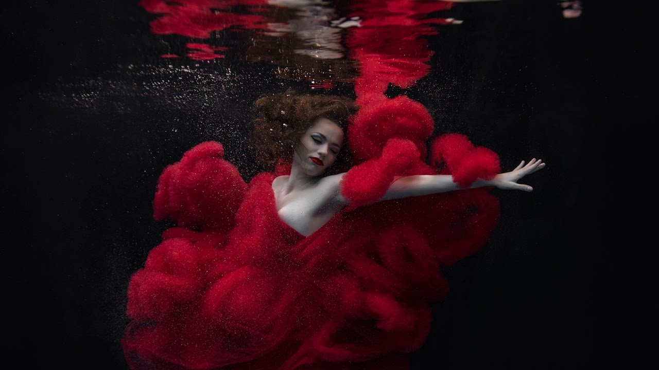 Underwater fashion shooting with Barbora