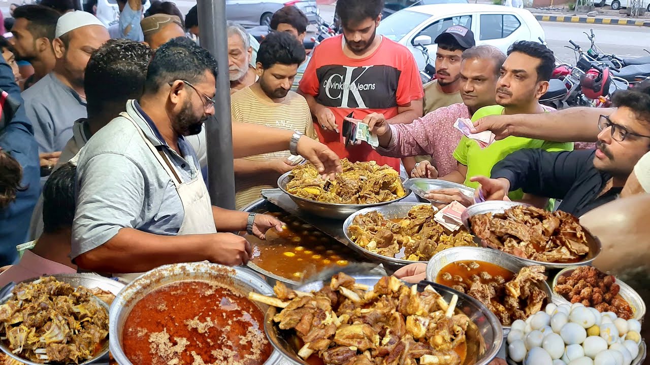 Why Heavy Rush on this Man? Saleem Butt Mutton Chanay | Lahori Nashta is Trending Right Now !
