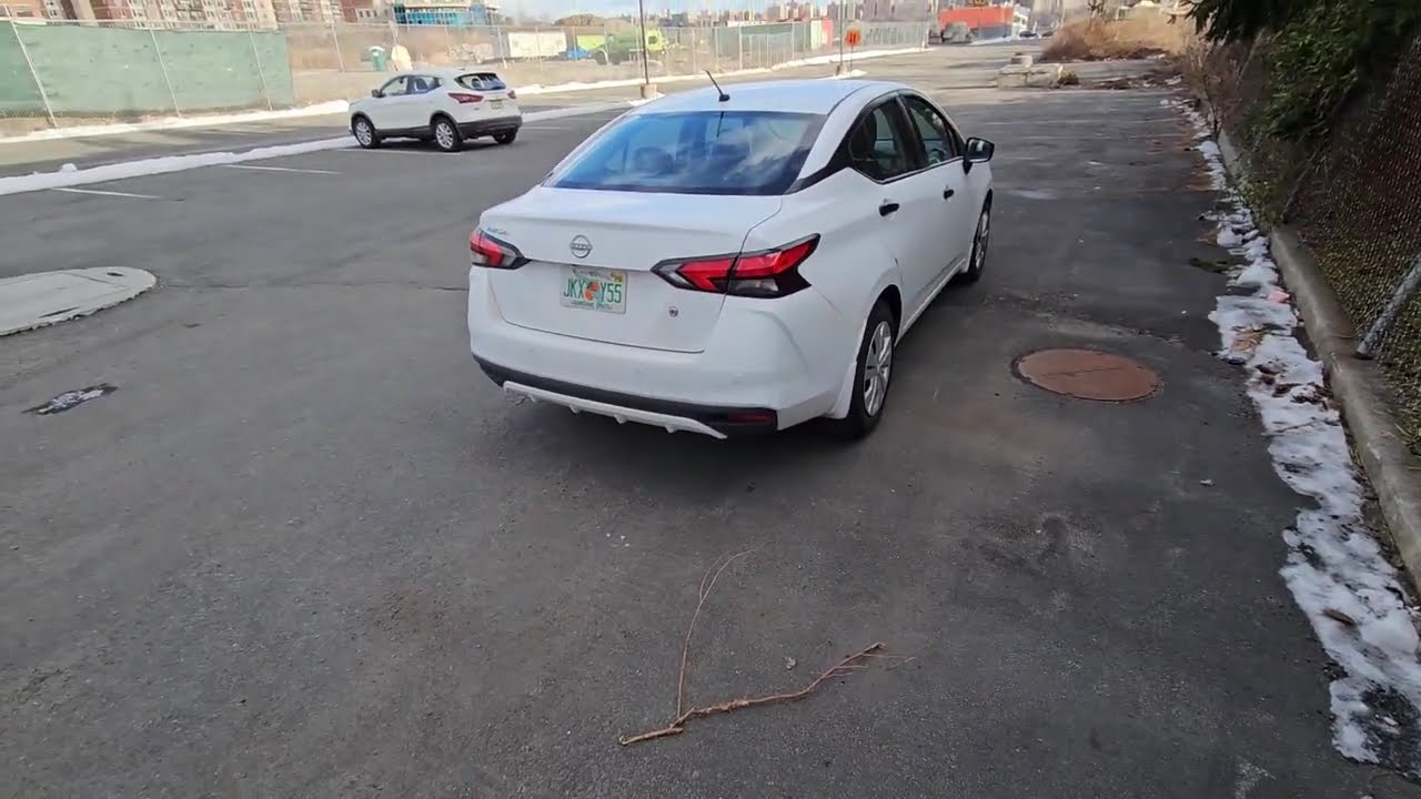 Американский родственник Лады Весты. Nissan Versa. Нисан Верса
