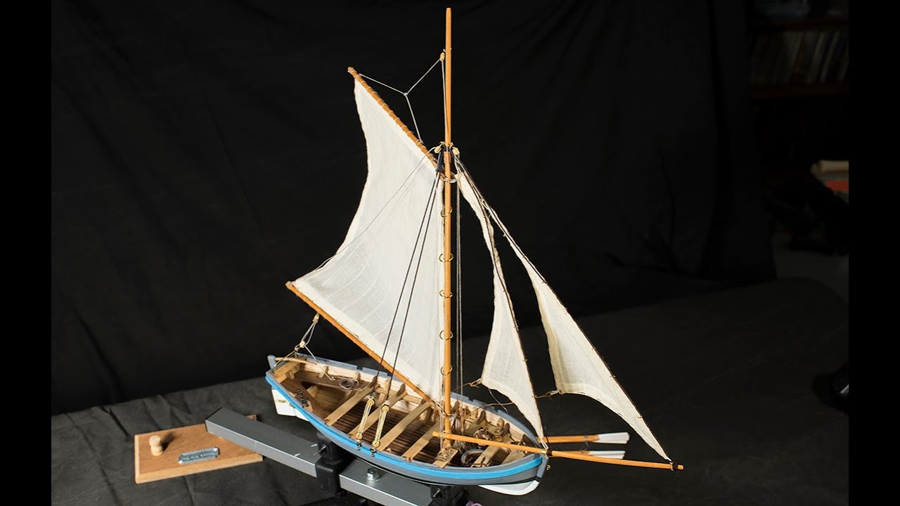HMS Bounty весельная лодка