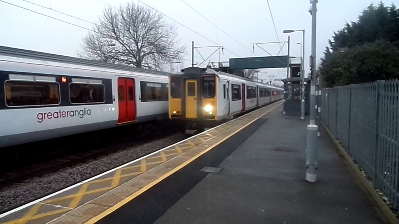 More Trains at Enfield Lock 11/2/17