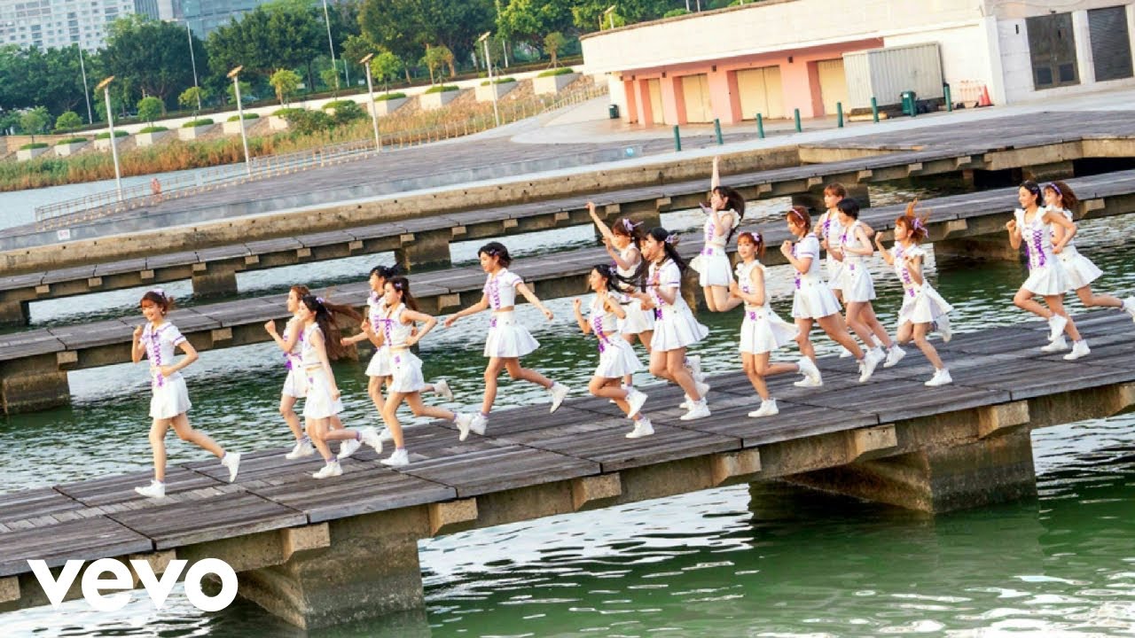 AKB48 Team SH - 久违的唇彩 (Official Music Video)
