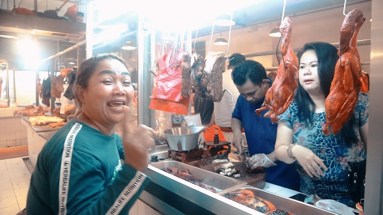 SARAPAN PAGI Babi Panggang Garing Dan Babi Panggang Merah Char Siu  Di Pasar Jaya Senen Jakarta
