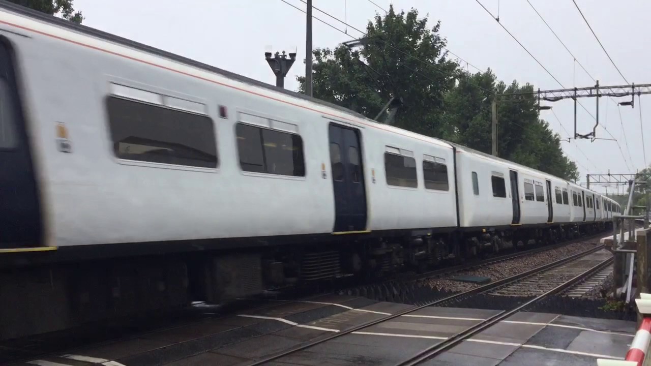 Roydon Station Level Crossing (Herts) Saturday 22.07.2017