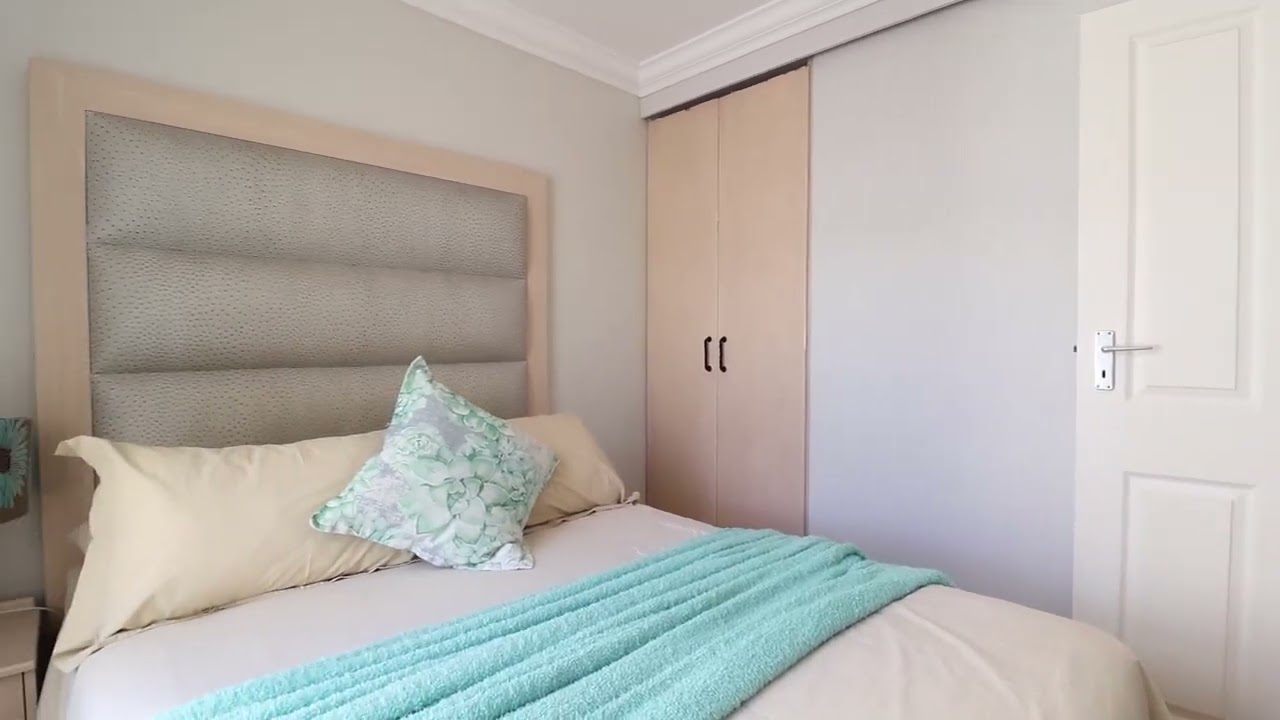 Seaviews! 3 Bedroom apartment - Hermanus Beach Club