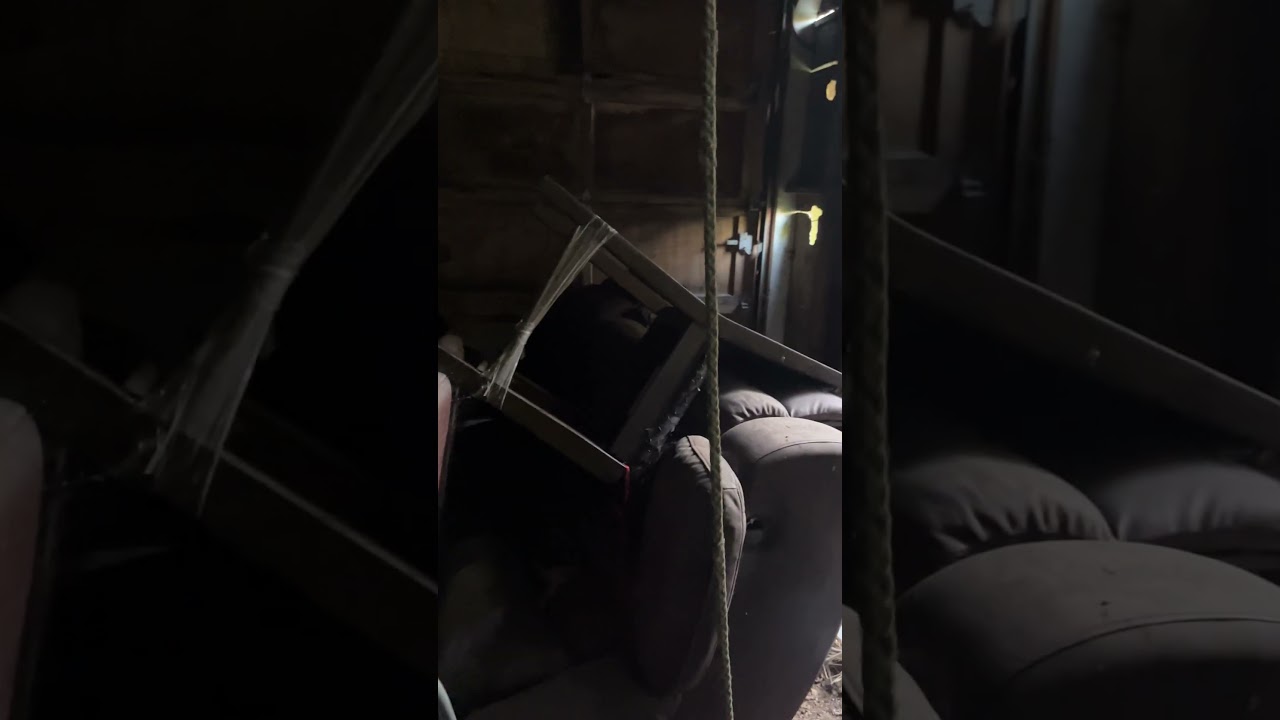 Abandoned Garage Exploration🚗 🏠