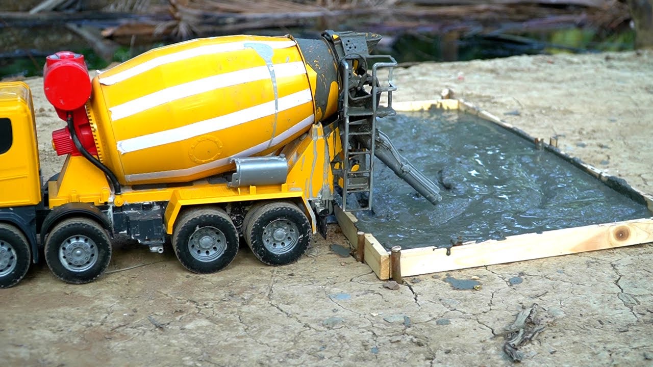 XE TRỘN B&Ecirc; T&Ocirc;NG L&Agrave;M VIỆC CHĂM CHỈ - M&Ocirc; PHỎNG XE BỒN & TRẠM TRỘN BETON