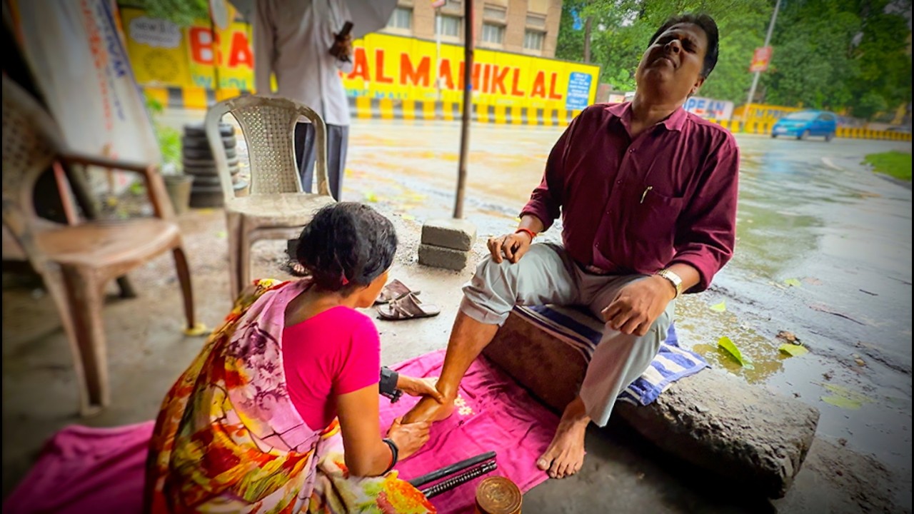Found help in middle of Indianstreet _badly Footpain cure by his unique technique Foot massage| ASMR