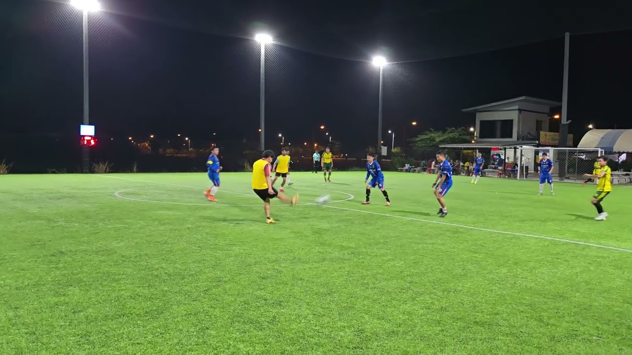 Friday Night FC(น้ำเงิน) VS โกลบอล(เหลือง) รายการบอลลีกครั้งที่ 7 สนามพูนทรัพย์(ครึ่งหลัง)