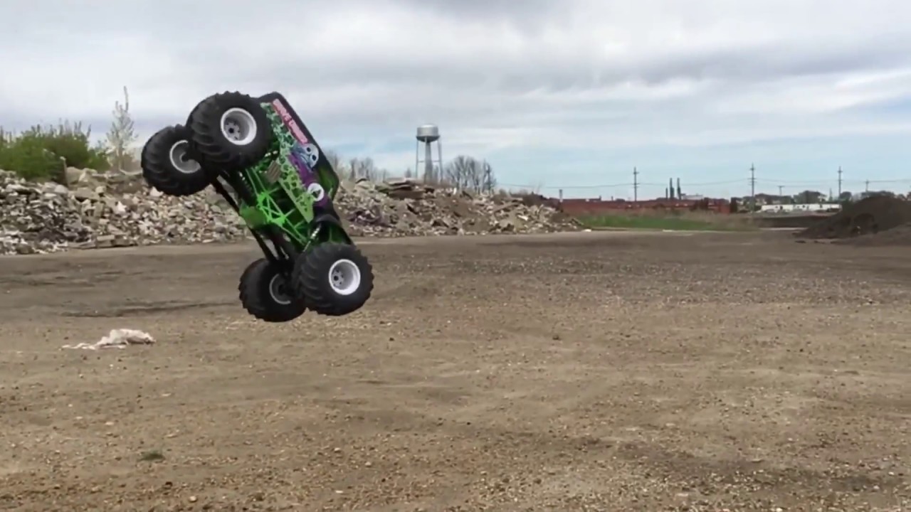 SMT 10 Grave Digger bash it until it breaks