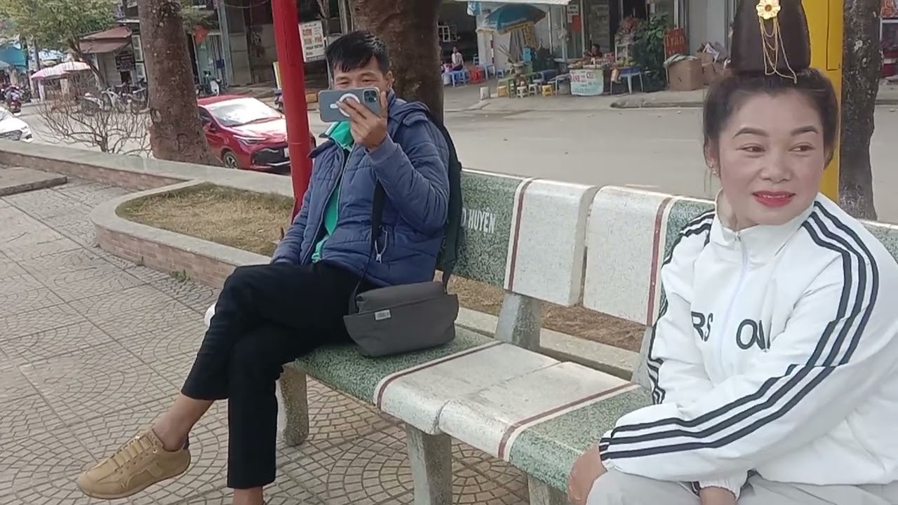 Lò Kim Cương gặp phan hâm mộ ở công viên thuận châu
