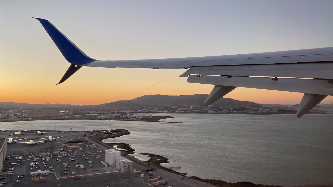 United Airlines Boeing 737-900ER Pushback, Taxi and Takeoff from San Francisco (SFO)