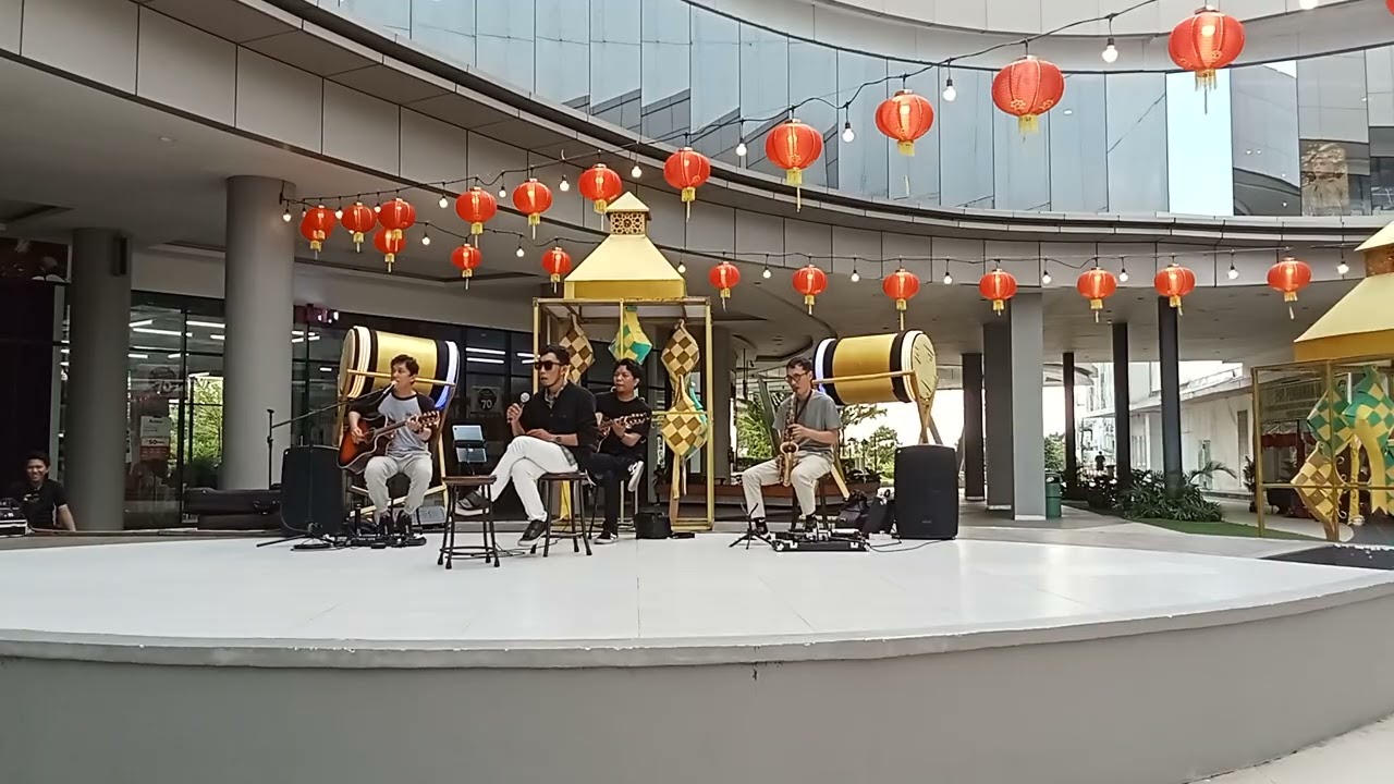 Acara live music menyanyi di d, colony Aming coffe gaia bumi raya city mall 