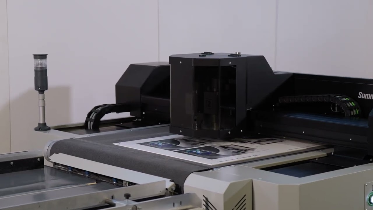 Summa Omnia EVO flatbed cutter: automated cutting for short to medium runs