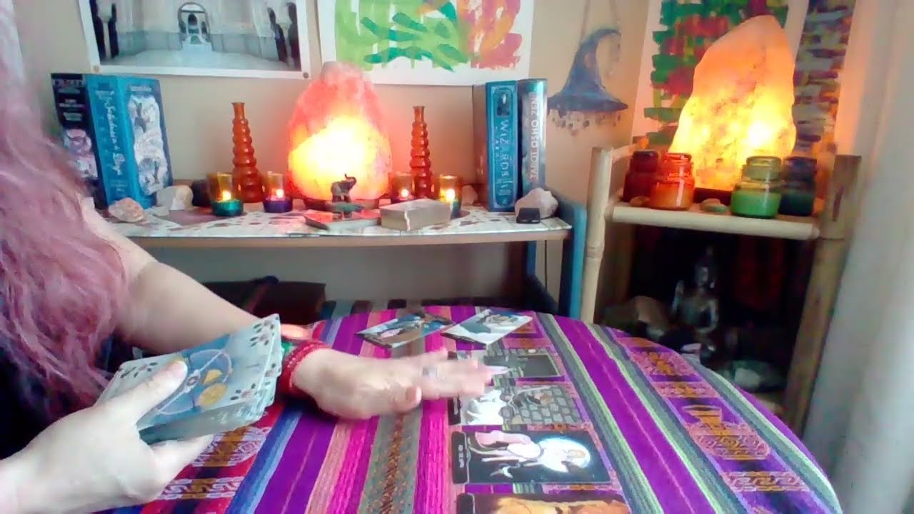 VIRGO!!🔮Alguien rompe patrones, es la &uacute;nica manera de llegar a ti!! Est&aacute;n lejanos pero en contacto!!