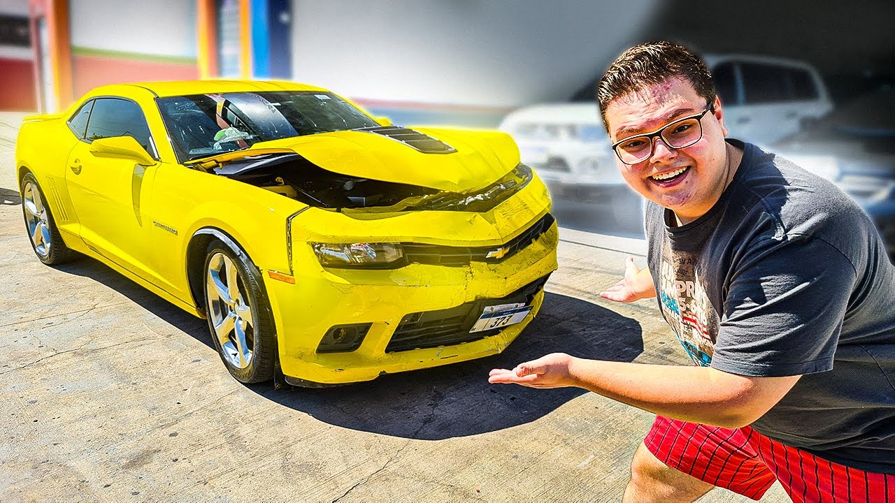 UM CAMARO NA LOJA DE CARROS BATIDOS! É O MAIS BARATO DO BRASIL