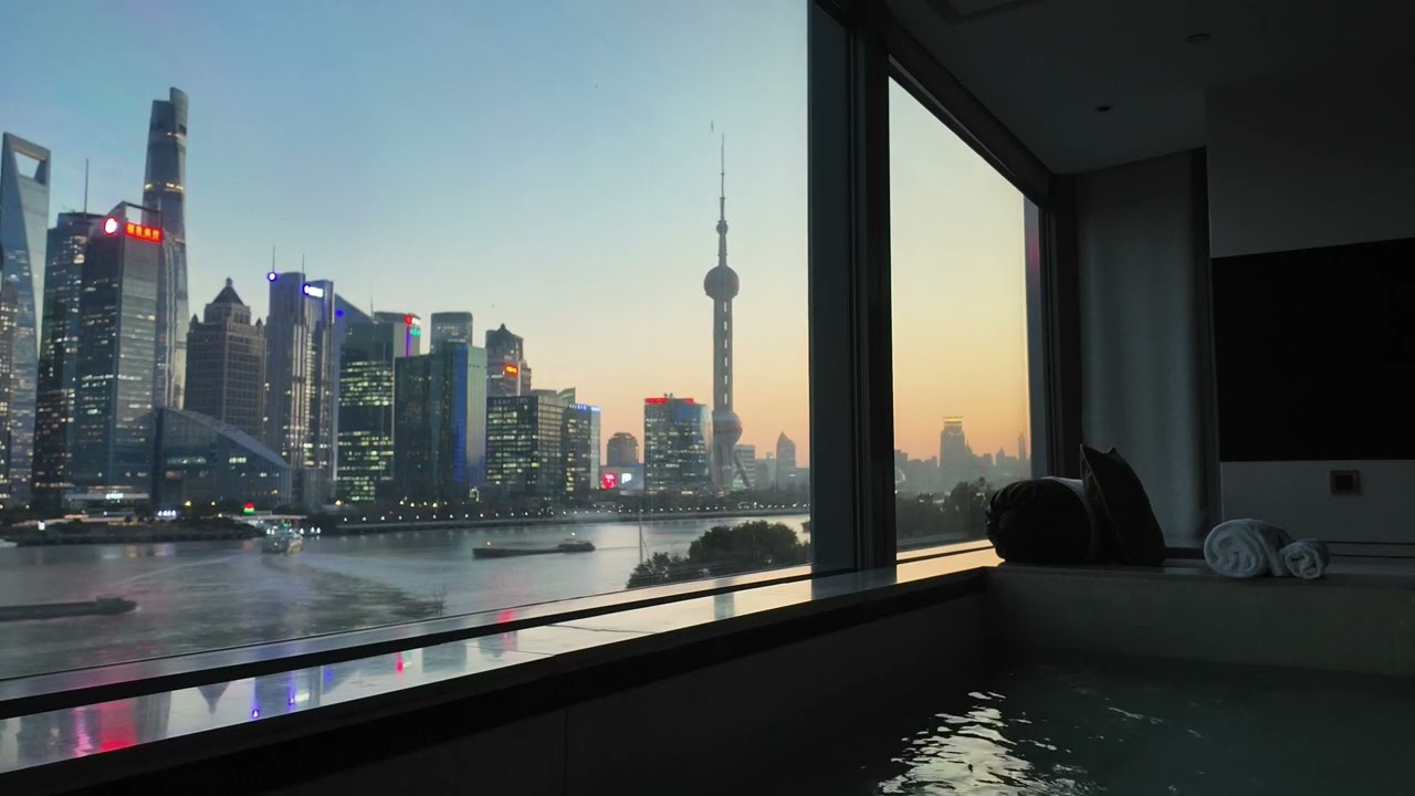 Banyan Tree Shanghai On The Bund: Romantic Pool Afternoon