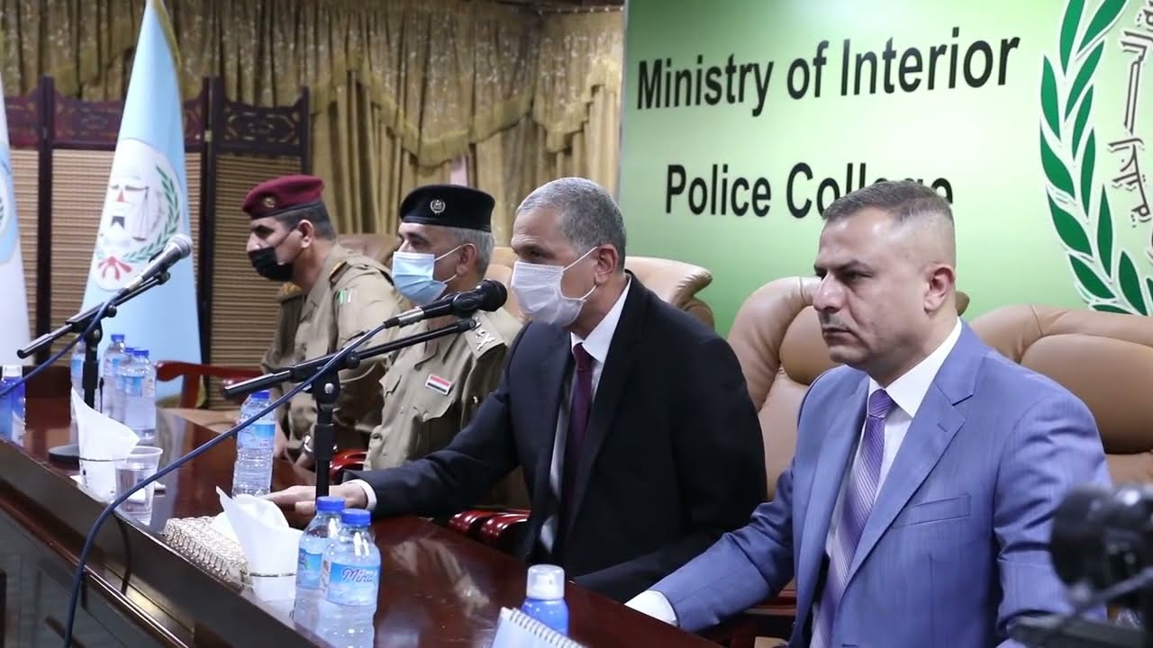 وزير الداخلية السيد عثمان الغانمي يشرف على تنسيب الضباط المتخرجين من الدورة ٦٧ كلية الشرطة