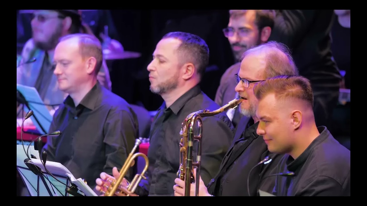 Gentlemen of Fortune 🔮 2.Ttavel in a tank. The orkestra sounds in the movie 🎥
