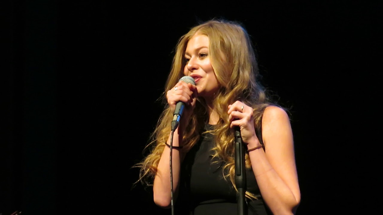 Zoë live im Forumkloster Gleisdorf – Je m'en fous